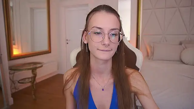 Snapshot of CozyMell chatting on February 16, 2026, 2:16 pm CozyMell online show from February 16, 2026, 2:16 pm