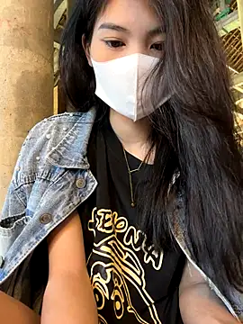 Snapshot of Ladygirrl22 chatting on November 23, 2025, 6:23 am Ladygirrl22 online show from November 23, 2025, 6:23 am