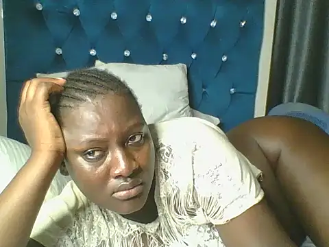 Snapshot of Heavy_ass chatting on June 19, 2026, 12:27 am Heavy ass online show from June 19, 2026, 12:27 am