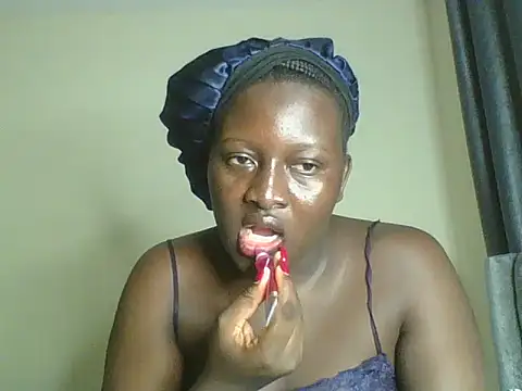 Snapshot of Heavy_ass chatting on August 2, 2026, 5:32 pm Heavy ass online show from August 2, 2026, 5:32 pm
