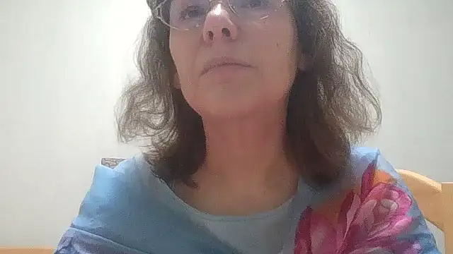 Snapshot of HollyJewel chatting on December 3, 2025, 4:50 pm HollyJewel online show from December 3, 2025, 4:50 pm