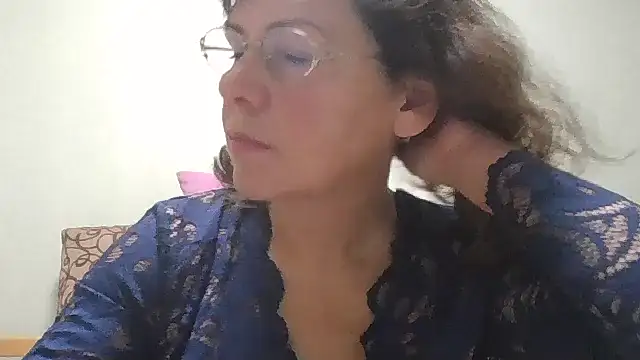 Snapshot of HollyJewel chatting on October 27, 2025, 5:36 pm HollyJewel online show from October 27, 2025, 5:36 pm