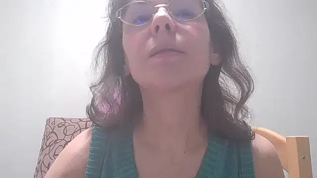 Snapshot of HollyJewel chatting on March 6, 2025, 6:26 pm HollyJewel online show from March 6, 2025, 6:26 pm