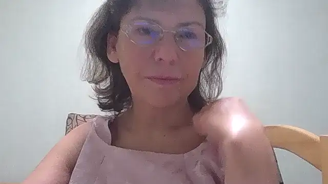 Snapshot of HollyJewel chatting on October 14, 2025, 5:02 pm HollyJewel online show from October 14, 2025, 5:02 pm