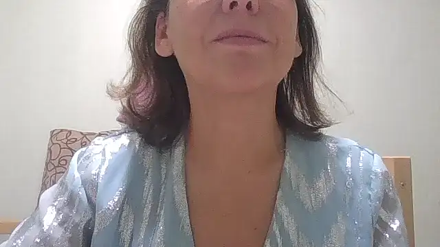 Snapshot of HollyJewel chatting on October 22, 2025, 6:51 pm HollyJewel online show from October 22, 2025, 6:51 pm