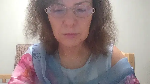 Snapshot of HollyJewel chatting on December 2, 2025, 6:42 pm HollyJewel online show from December 2, 2025, 6:42 pm