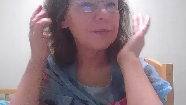 Snapshot of HollyJewel chatting on November 25, 2025, 7:14 pm HollyJewel online show from November 25, 2025, 7:14 pm