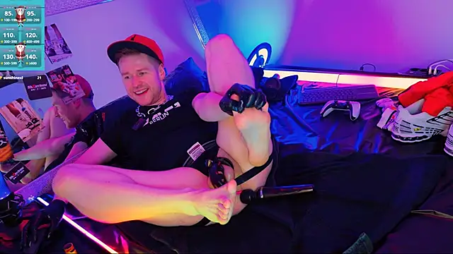 Fuc71 online show from December 22, 2024, 6:37 pm