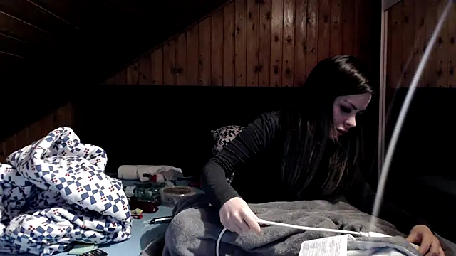 BoeseMoni1998 online show from March 12, 2025, 5:49 pm