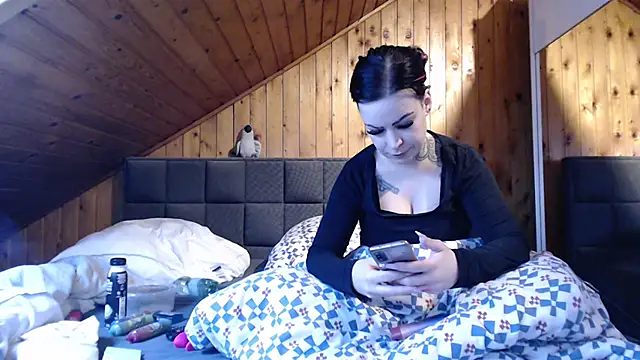 BoeseMoni1998 online show from October 26, 2025, 8:26 am