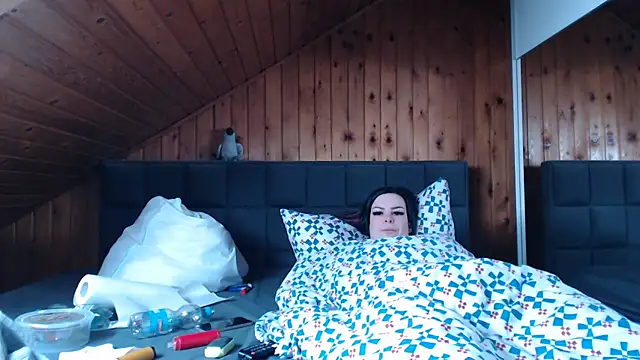 BoeseMoni1998 online show from September 9, 2025, 9:52 am