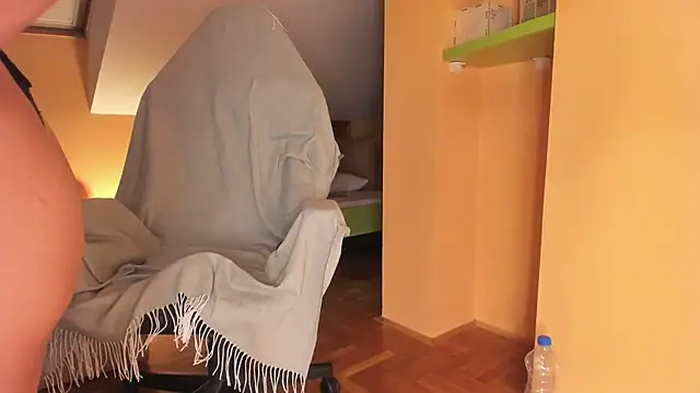 Snapshot of GoodGirll2133 chatting on March 11, 2025, 12:11 am GoodGirll2133 online show from March 11, 2025, 12:11 am