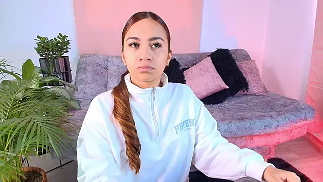 Snapshot of Jules_n_Gia chatting on January 12, 2026, 4:25 pm Jules n Gia online show from January 12, 2026, 4:25 pm