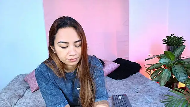 Snapshot of Jules_n_Gia chatting on November 1, 2025, 5:40 pm Jules n Gia online show from November 1, 2025, 5:40 pm