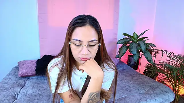 Snapshot of Jules_n_Gia chatting on December 3, 2025, 5:56 pm Jules n Gia online show from December 3, 2025, 5:56 pm