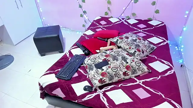 Snapshot of ambersmitx chatting on January 1, 2025, 3:46 pm ambersmitx online show from January 1, 2025, 3:46 pm
