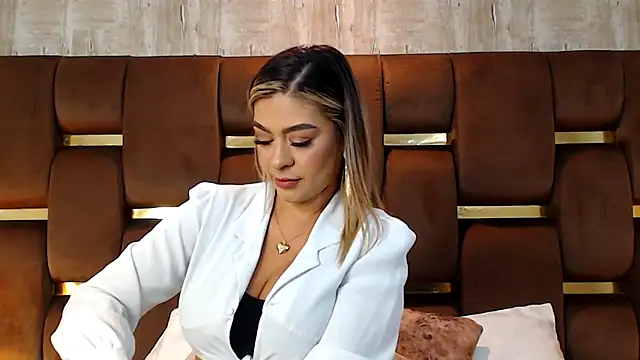 JoannaStanford online show from September 17, 2025, 7:38 pm