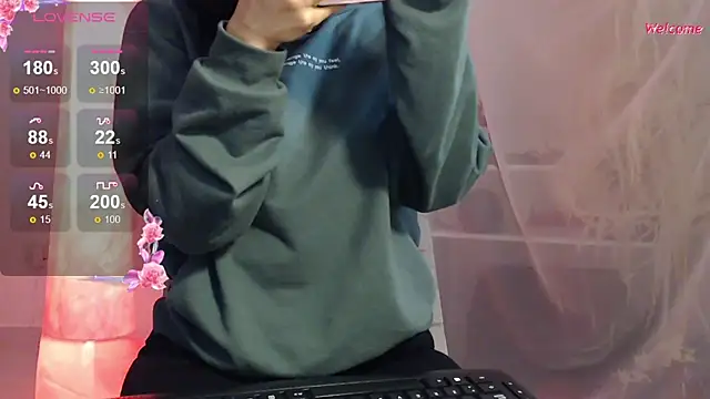 Snapshot of Leonora_luxry chatting on February 10, 2025, 3:57 am Leonora luxry online show from February 10, 2025, 3:57 am