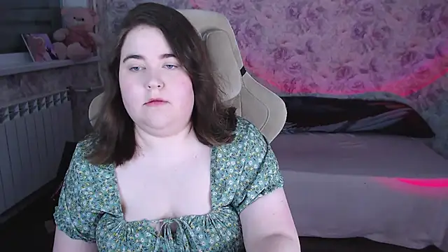 Estelle Hicks online show from May 8, 2026, 6:56 pm