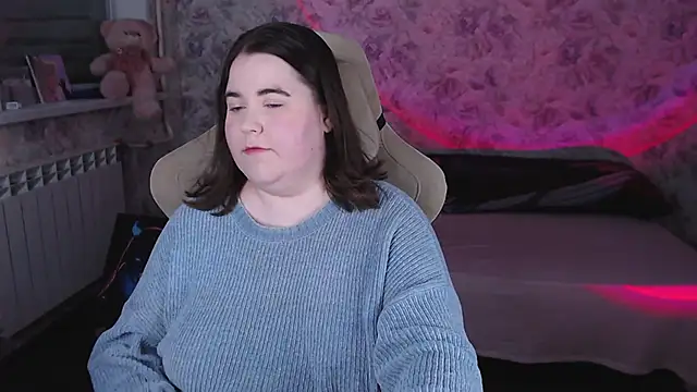 Estelle Hicks online show from April 10, 2026, 6:37 pm