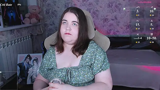 Snapshot of Estelle_Hicks chatting on June 17, 2026, 7:24 pm Estelle Hicks online show from June 17, 2026, 7:24 pm