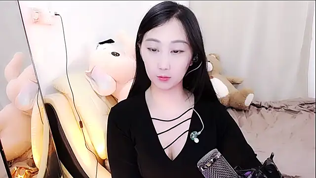 Snapshot of Alcohol_1 chatting on October 29, 2025, 1:32 pm Alcohol 1 online show from October 29, 2025, 1:32 pm