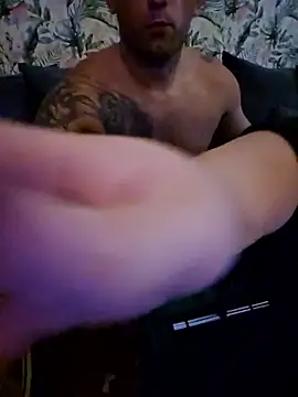 KinkyDanio online show from November 9, 2025, 4:05 am