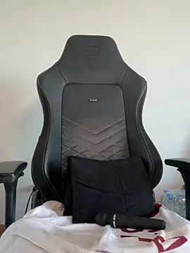 Snapshot of AmaliaMarkova_ chatting on December 20, 2025, 8:17 am AmaliaMarkova online show from December 20, 2025, 8:17 am