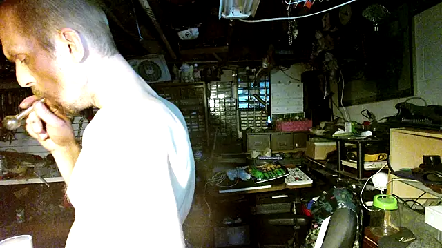 Snapshot of mrwinsalot88 chatting on October 17, 2025, 5:44 am mrwinsalot88 online show from October 17, 2025, 5:44 am