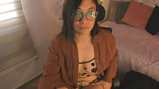 Bella desi  online show from June 26, 2026, 1:28 pm