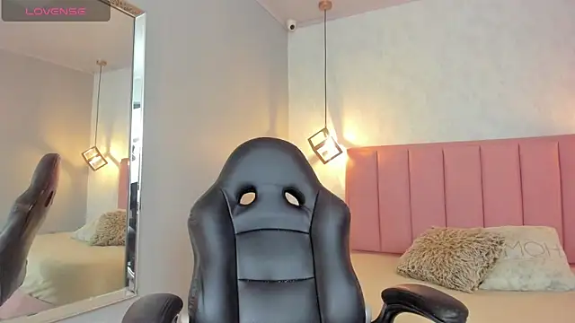 Snapshot of SUNNYCYRUS chatting on February 19, 2026, 12:35 pm SUNNYCYRUS online show from February 19, 2026, 12:35 pm