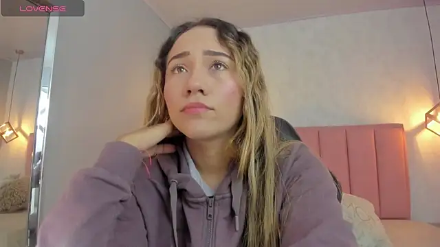 Snapshot of SUNNYCYRUS chatting on February 11, 2026, 11:32 am SUNNYCYRUS online show from February 11, 2026, 11:32 am