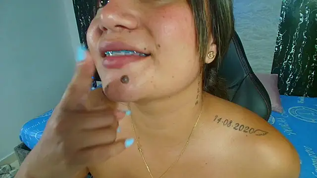 evelin 999  online show from November 8, 2025, 9:40 pm