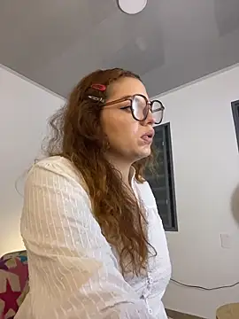 sophia goth online show from October 28, 2025, 1:28 am