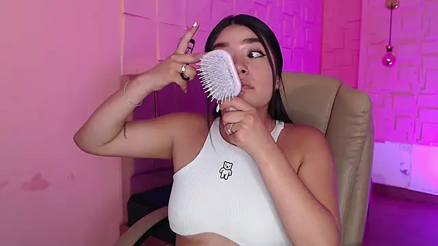 Susy thomson online show from April 1, 2026, 9:01 pm