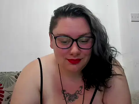 Bustycurves online show from September 28, 2025, 8:05 pm