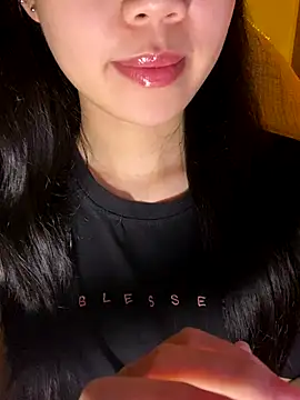 minmin2kk5 online show from November 9, 2025, 4:22 pm