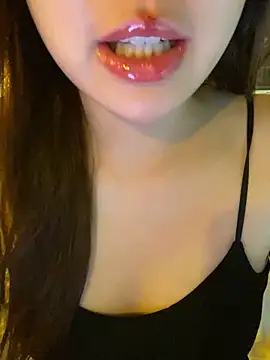 minmin2kk5 online show from April 14, 2026, 3:39 pm