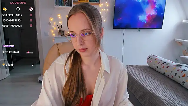 Snapshot of violet_blue_eyes chatting on February 6, 2026, 11:28 am violet blue eyes online show from February 6, 2026, 11:28 am