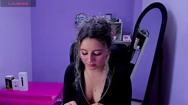 Snapshot of celeste_blue69 chatting on March 21, 2025, 2:28 am celeste blue69 online show from March 21, 2025, 2:28 am