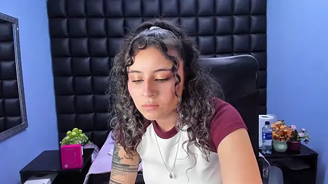 Snapshot of celeste_blue69 chatting on February 11, 2026, 4:01 am celeste blue69 online show from February 11, 2026, 4:01 am