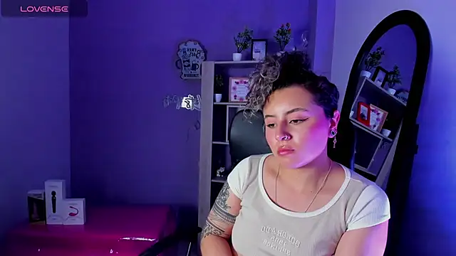Snapshot of celeste_blue69 chatting on March 18, 2025, 9:01 am celeste blue69 online show from March 18, 2025, 9:01 am