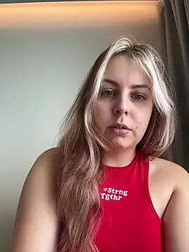 Snapshot of Livewithlucy chatting on January 24, 2025, 4:27 am Livewithlucy online show from January 24, 2025, 4:27 am