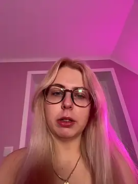 Livewithlucy online show from December 17, 2025, 7:35 am