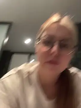 Snapshot of Livewithlucy chatting on January 29, 2025, 1:17 pm Livewithlucy online show from January 29, 2025, 1:17 pm