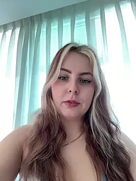 Snapshot of Livewithlucy chatting on January 22, 2025, 3:20 am Livewithlucy online show from January 22, 2025, 3:20 am