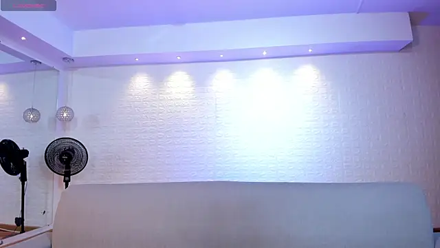 violet scott online show from December 23, 2025, 10:36 am