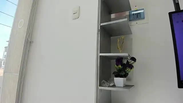 Cherllynn online show from January 7, 2026, 2:33 pm