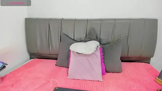 Cherllynn online show from September 15, 2025, 4:07 pm