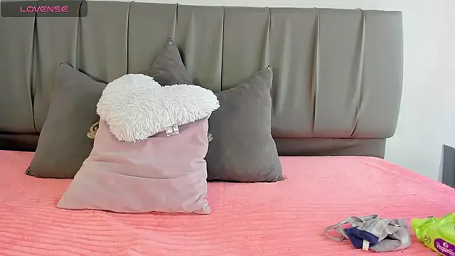 Cherllynn online show from October 11, 2025, 2:51 pm